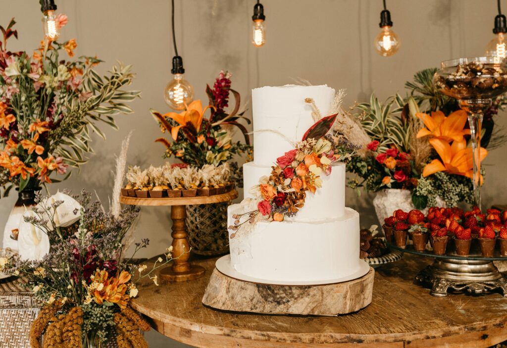 21+ Stunning Fall Wedding Table Decorations That Feel Warm and Welcoming